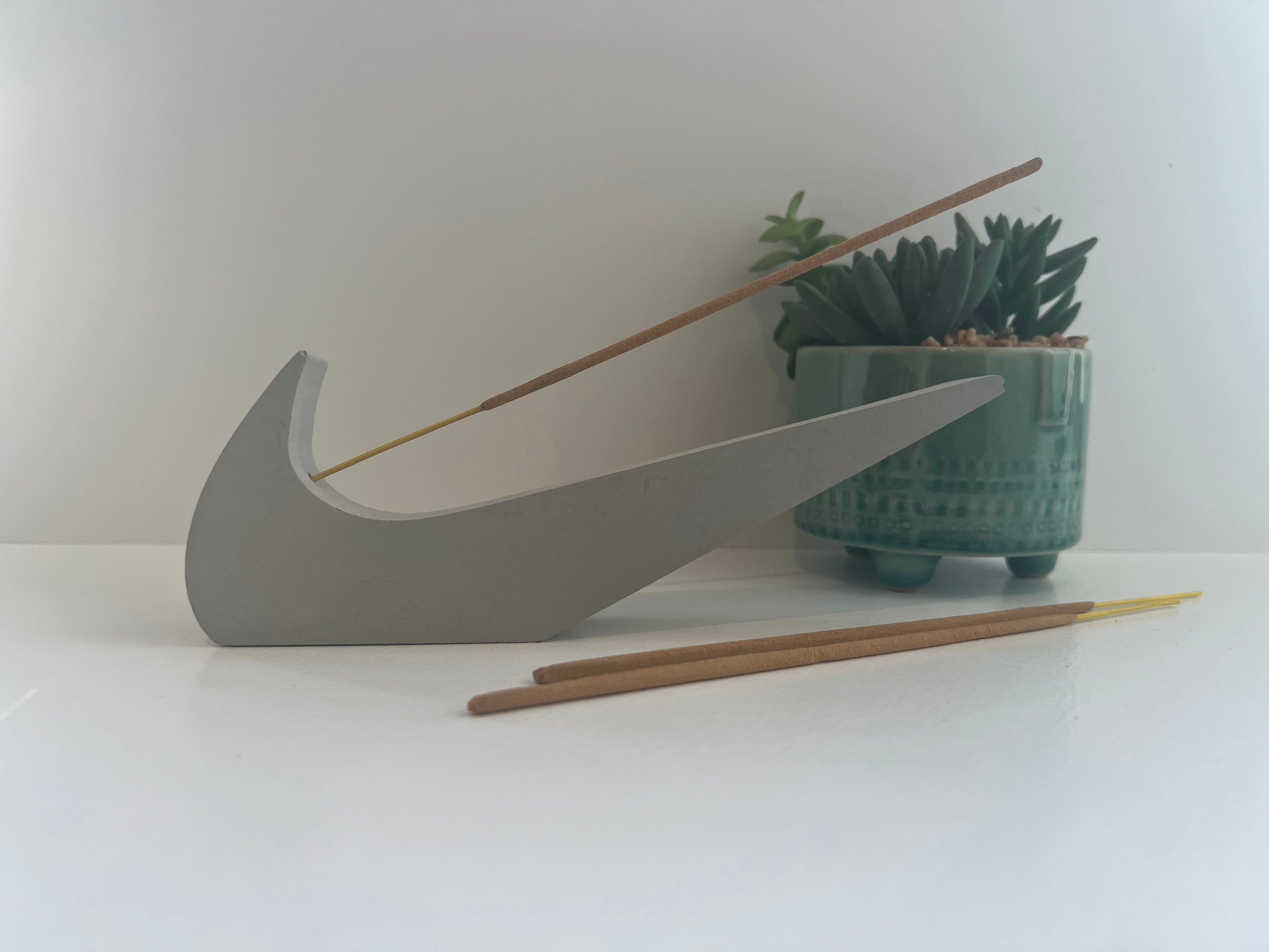 Swoosh Concrete Incense Holder: Modern Home Decor